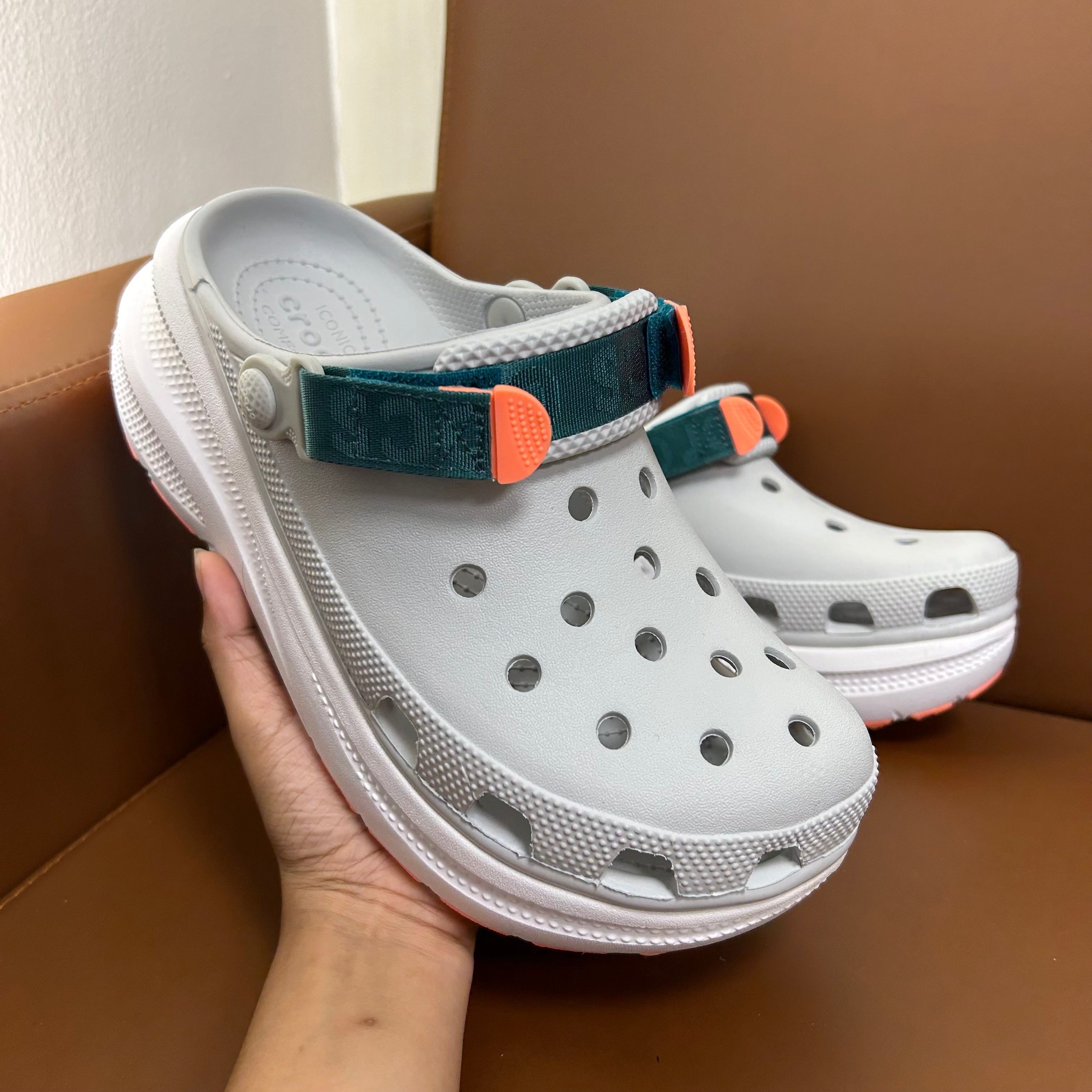 CROCS MOVE CRUSH CLOGS (GREY)