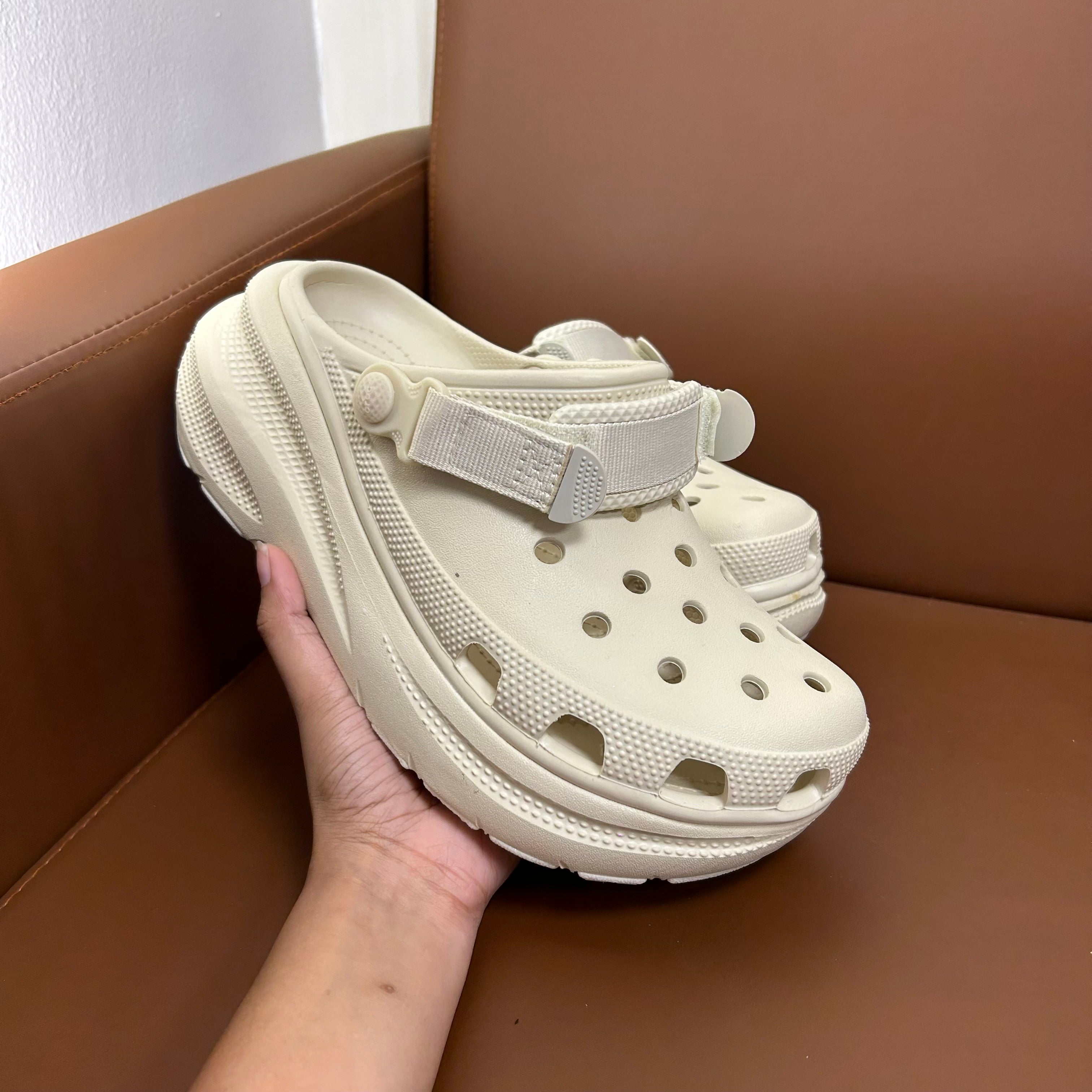 CROCS MOVE CRUSH CLOGS (BONE)