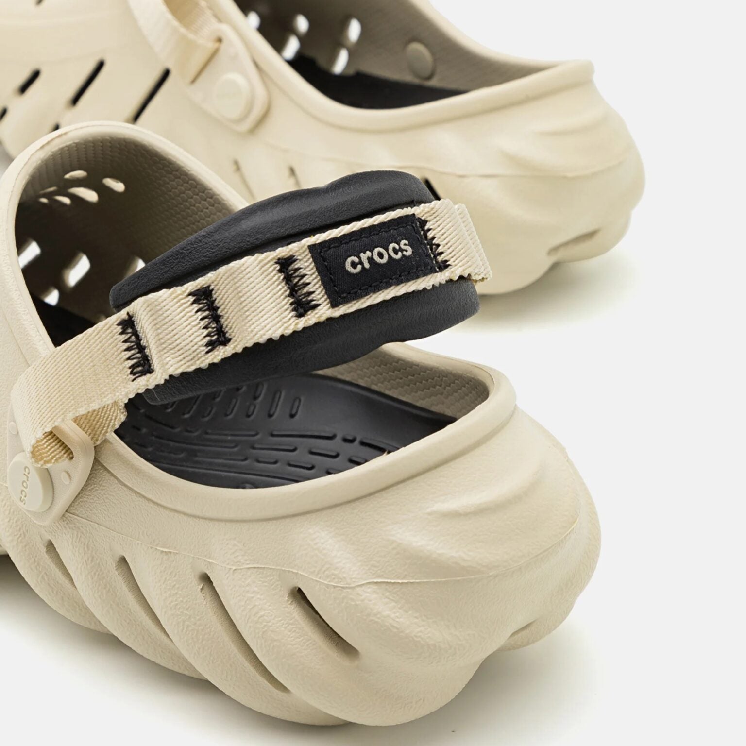 Crocs Echo Clogs(Bone Black)
