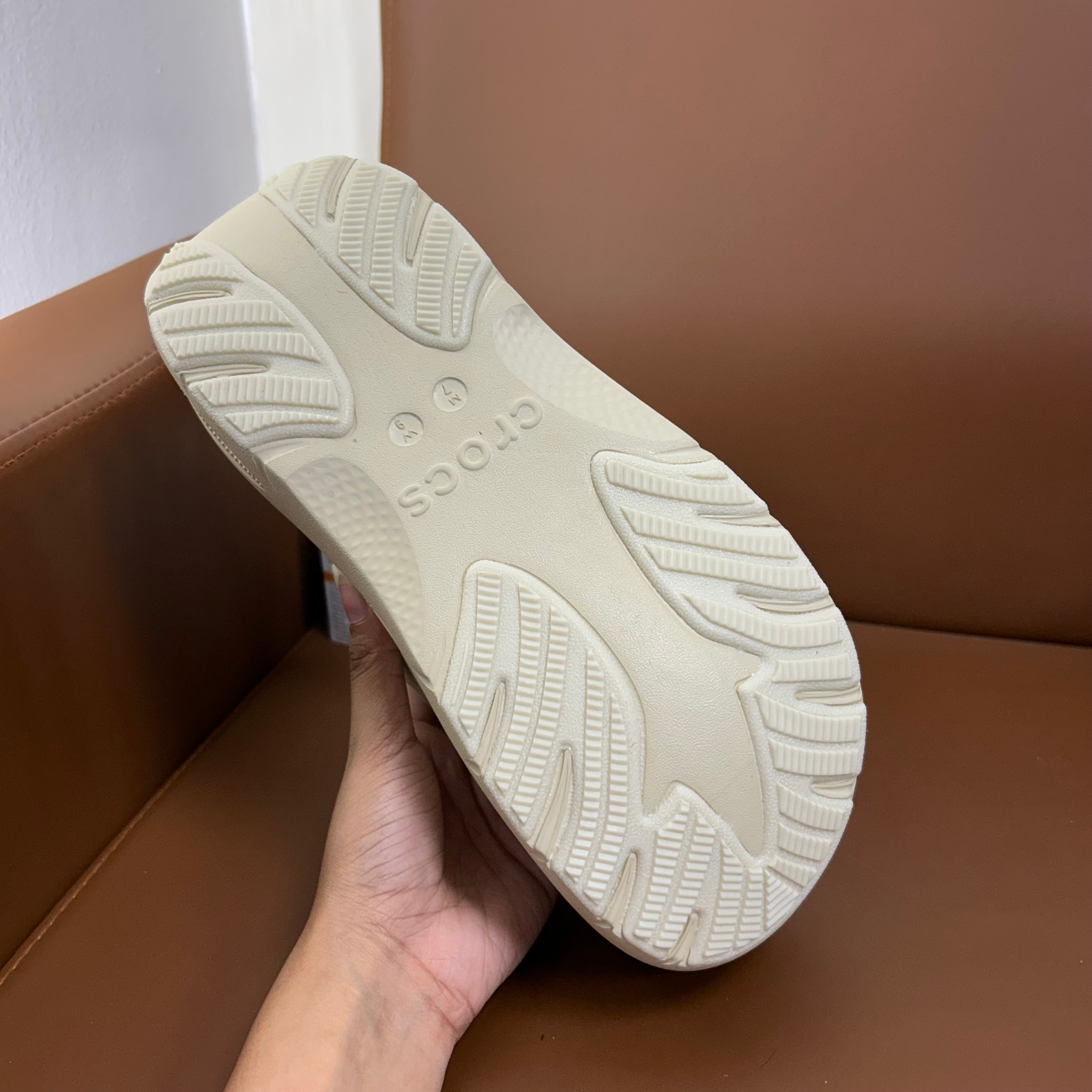 CROCS MOVE CRUSH CLOGS (BONE)