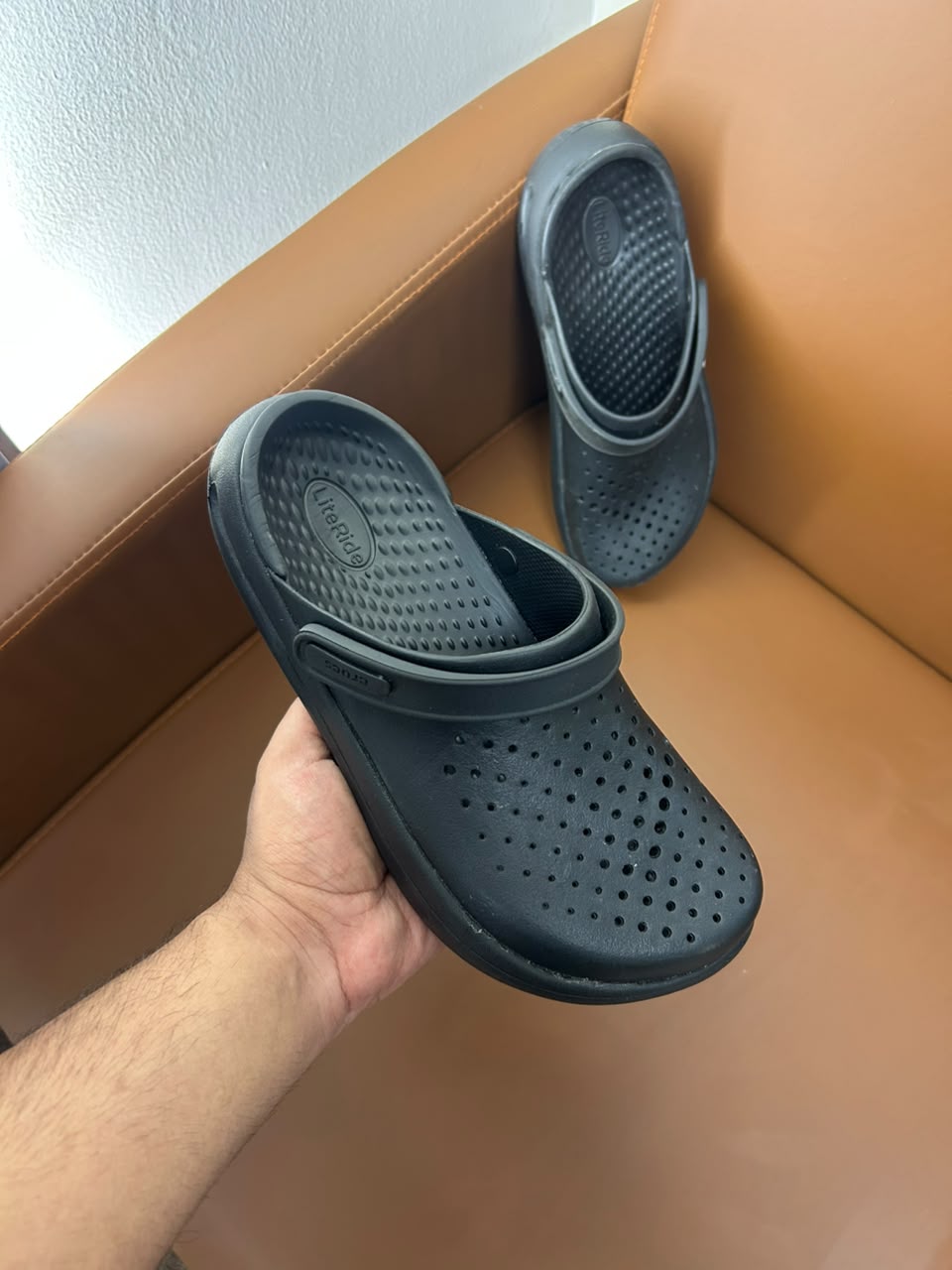 CROCS INMOTION CLOGS (CORE BLACK)