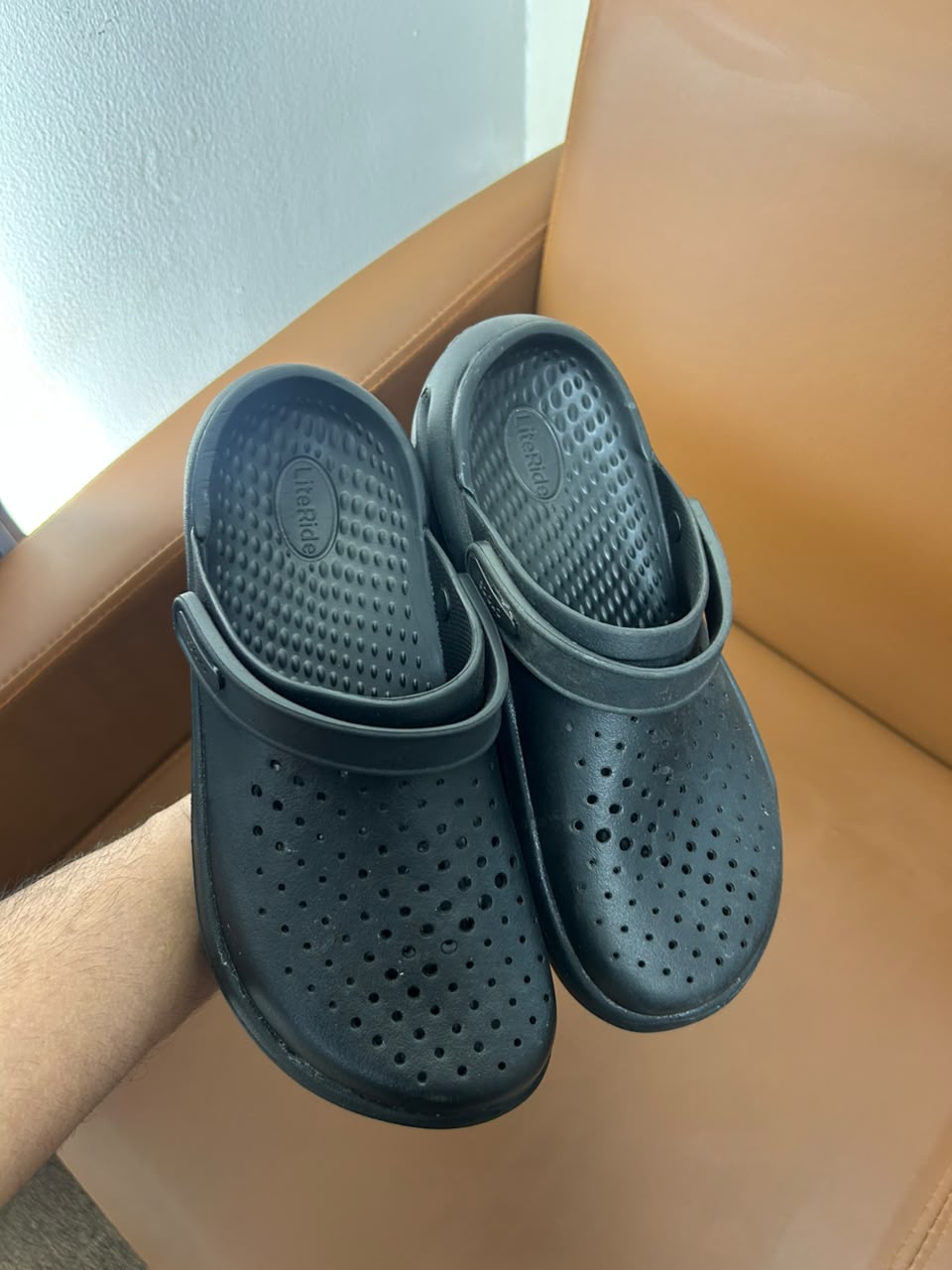 CROCS INMOTION CLOGS (CORE BLACK)