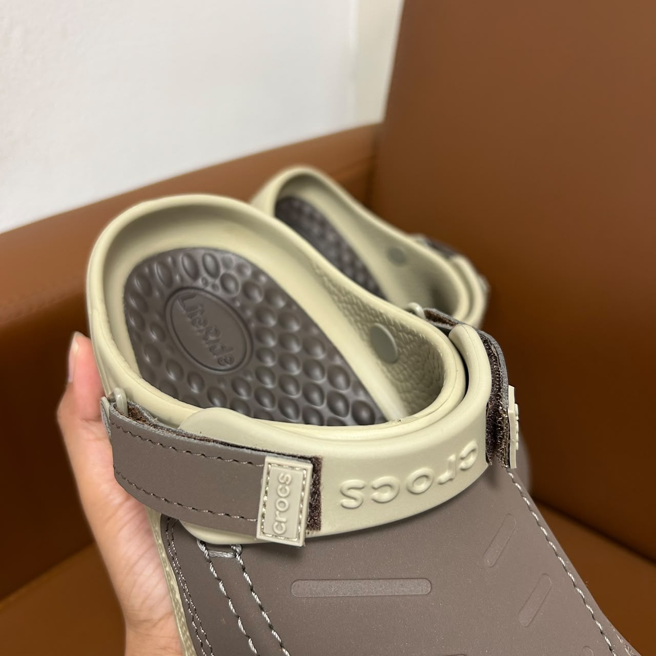 CROCS YUKON VISTA (LIGHT BROWN)