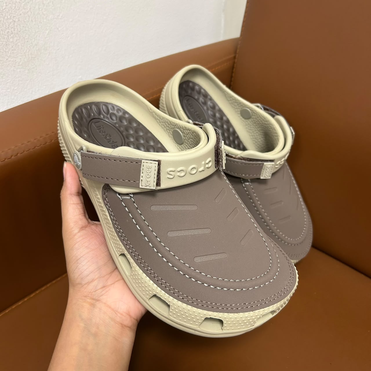 CROCS YUKON VISTA (LIGHT BROWN)