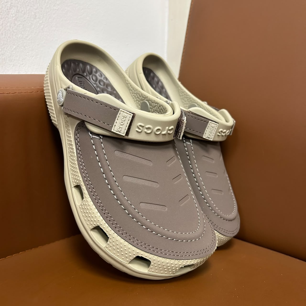 CROCS YUKON VISTA (LIGHT BROWN)