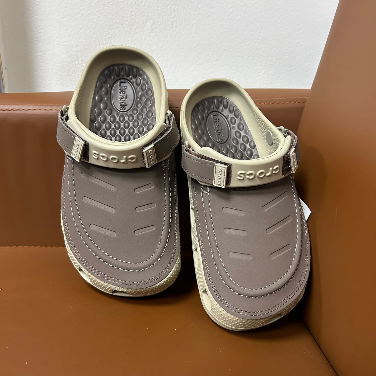 CROCS YUKON VISTA (LIGHT BROWN)