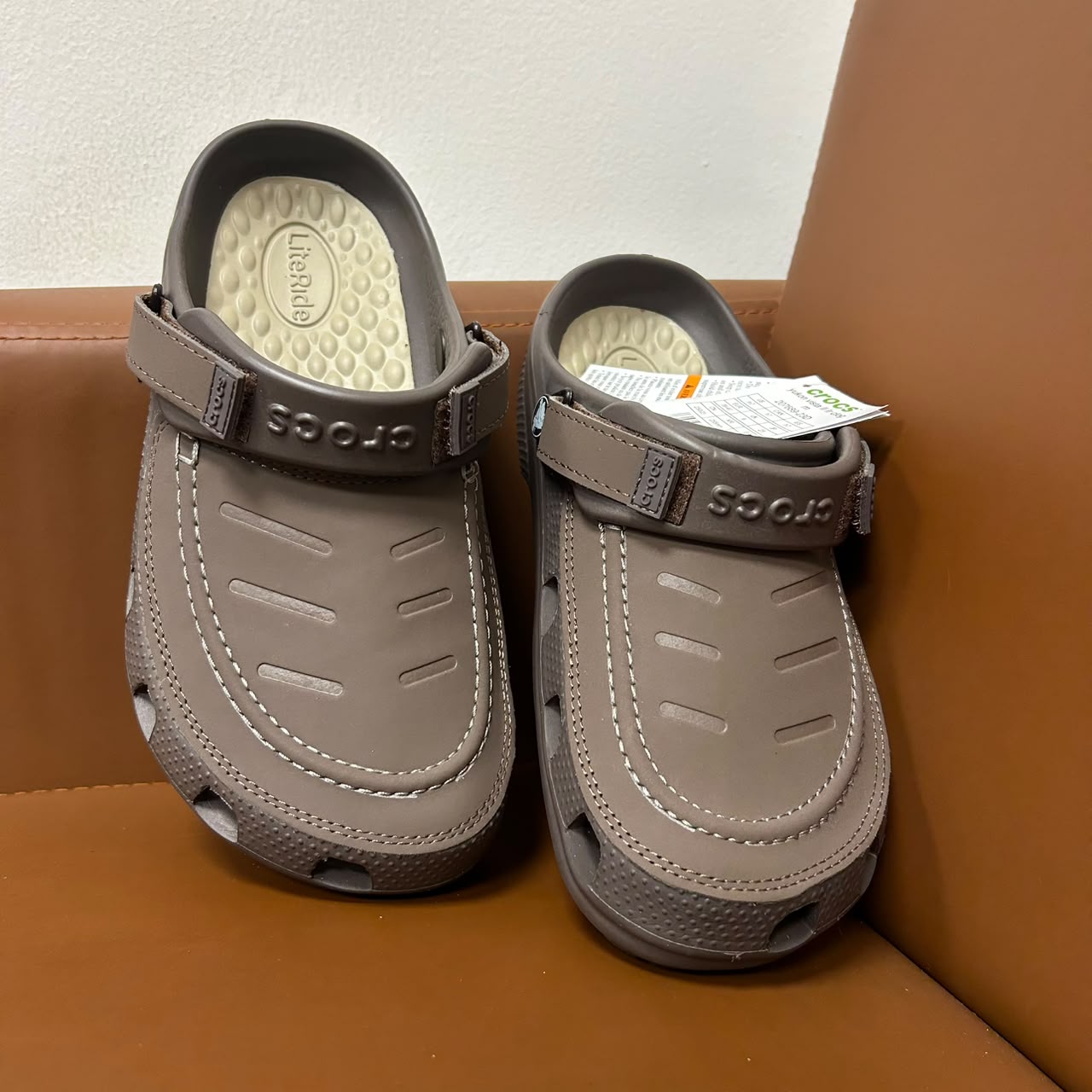 CROCS YUKON VISTA (DARKBROWN)