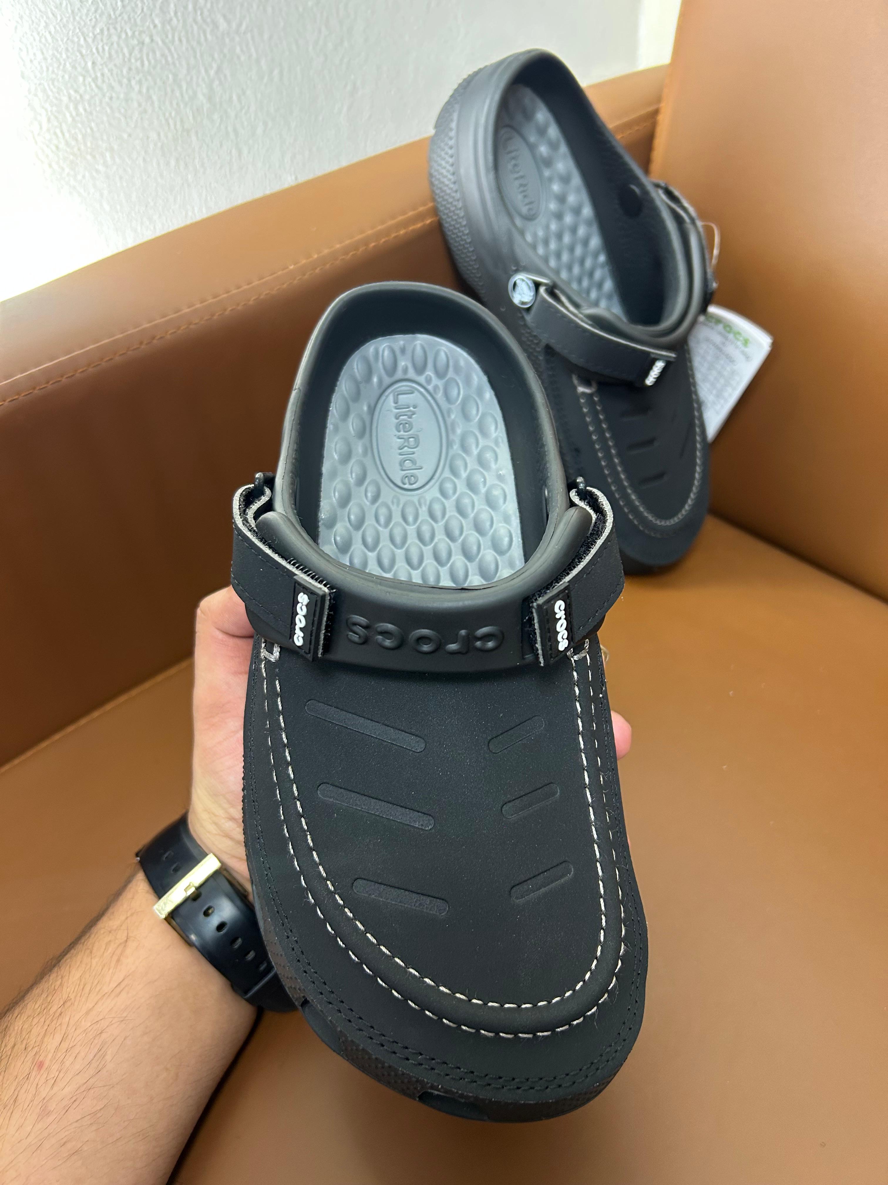CROCS YUKON VISTA (BLACK)