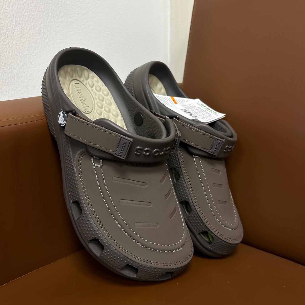 CROCS YUKON VISTA (DARKBROWN)
